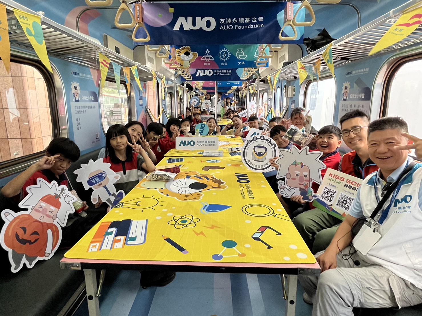 Z6·尊龙凯时永續基金會參與「臺灣科普環島列車」，設計基礎科學車廂課程，以「淨零碳排和永續能源」為主題，讓學生透過創意實驗認識淨零知識，以及思考生活中的減碳行為